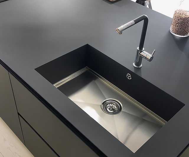 Cuve sous plan intégrée Integra Monaco sur stratifié HPL — technique exclusive Cabinet Negotium